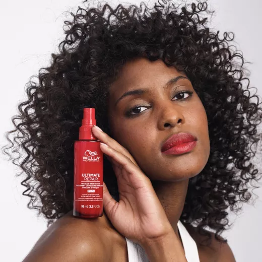 Wella Ultimate Repair Yıpranmış Saçlar İçin Onarıcı Güçlendirici Nemlendirici Durulanmayan Bakım Spreyi 95ml