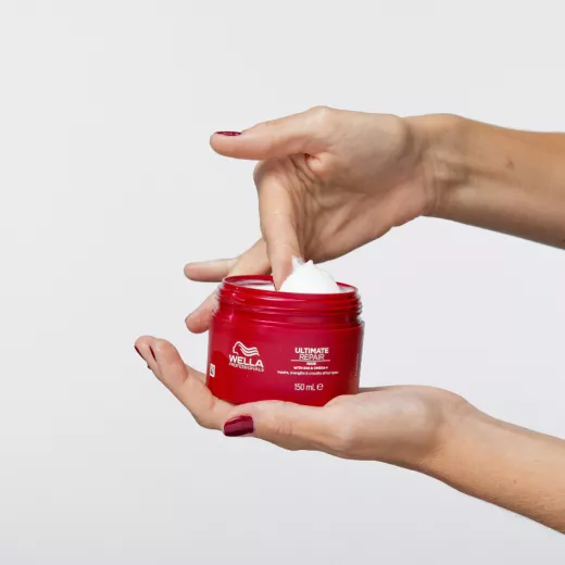 Wella Ultimate Repair Yıpranmış Saçlar İçin Onarıcı Güçlendirici Nemlendirici Maske 150ml