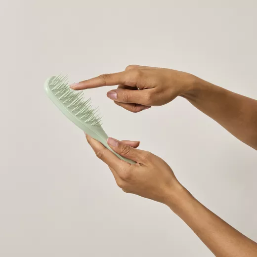 Tangle Teezer Ultimate Detangler Regular Extra Gentle Eucalpytus Dökülen ve Yıpranmış Saçlar İçin Ekstra Hassas Kolay Tarama Fırçası