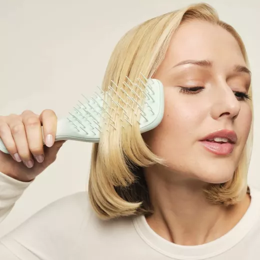 Tangle Teezer Ultimate Detangler Regular Extra Gentle Eucalpytus Dökülen ve Yıpranmış Saçlar İçin Ekstra Hassas Kolay Tarama Fırçası