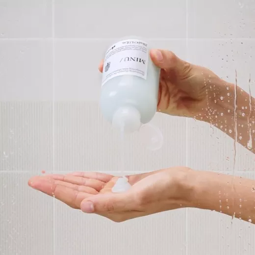 Davines Minu Boyalı Saçlar İçin Sülfatsız Parabensiz Renk Koruyucu Parlaklık Şampuanı 250ml