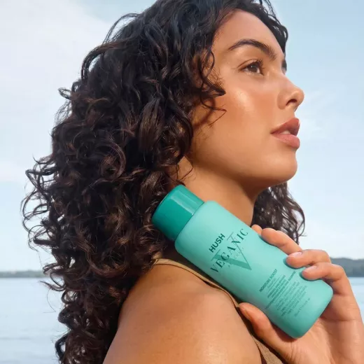 HUSH Veganic Moisture Boost Kuru Saçlar İçin Nemlendirici Sülfatsız Şampuan 300ml
