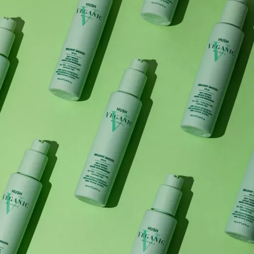HUSH Veganic Brilliant Smooth Asi ve Kabarık Saçlar İçin Pürüzsüzleştirici Serum 150ml