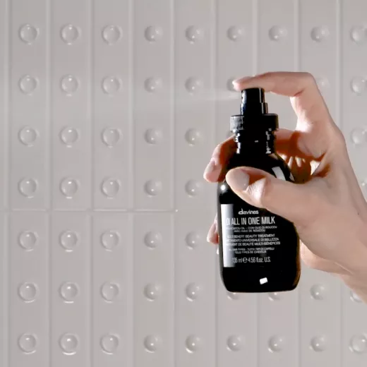 DAVINES Oi Tüm Saç Tipleri İçin Durulanmayan Hepsi Bir Arada Sprey Bakım Sütü 135ml